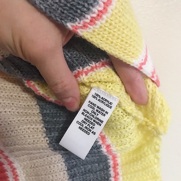 Unique Vertical Striper Turtle Neck - Picture 5 of 6